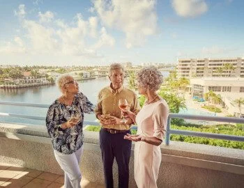 SHOT 02 Balcony AdrianaPascual JudithTopper HillyDubin 0319 F2 SHOT_02_Balcony_AdrianaPascual_JudithTopper_HillyDubin_0319_f2